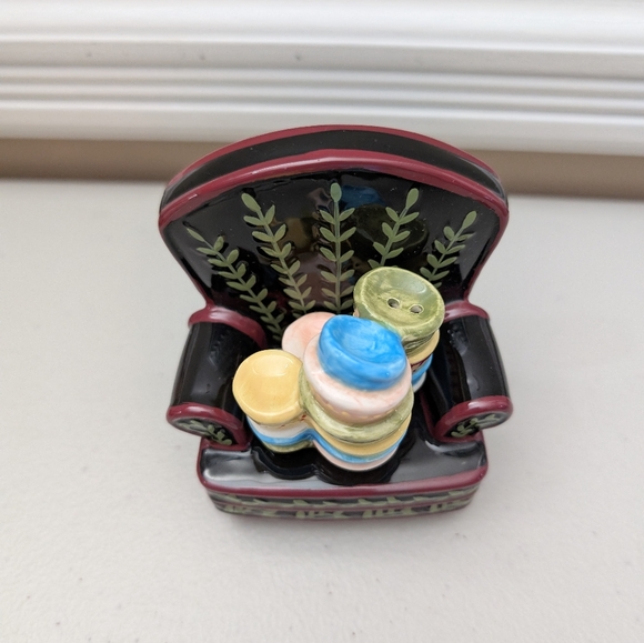 Vintage. Mary Engelbreit Enesco Chair and Bowls Salt and Pepper #478377 - Picture 2 of 6